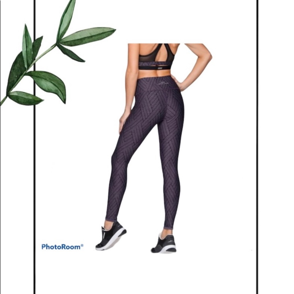 Lorna Jane Chevron Print Cropped Leggings
